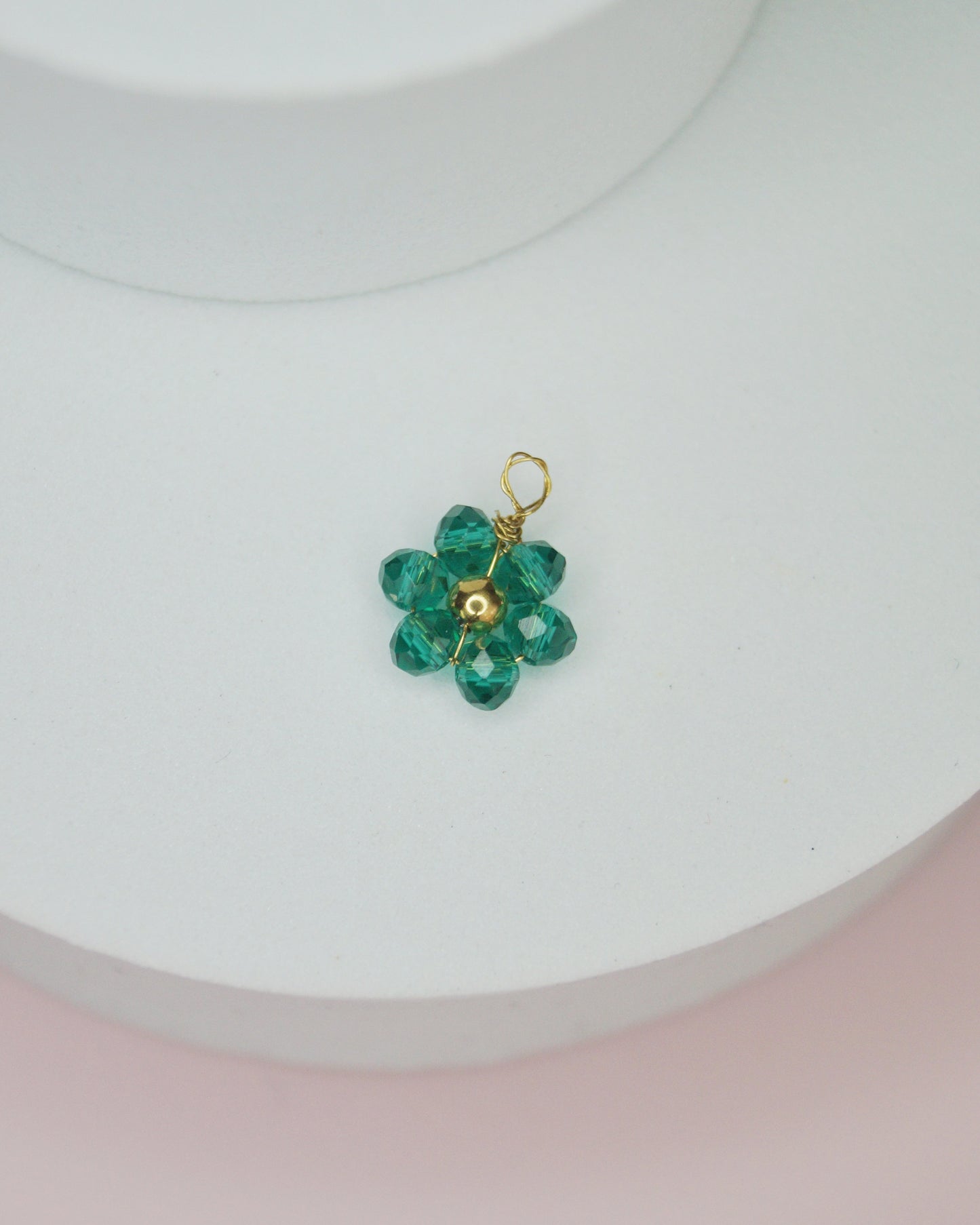 Petite breloque FLEUR ÉMERAUDE