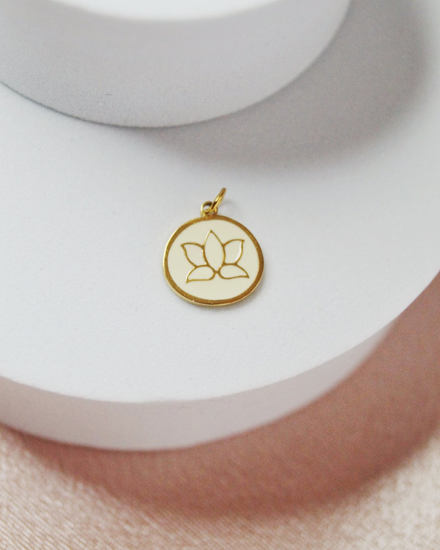 Petite breloque LOTUS BLANC