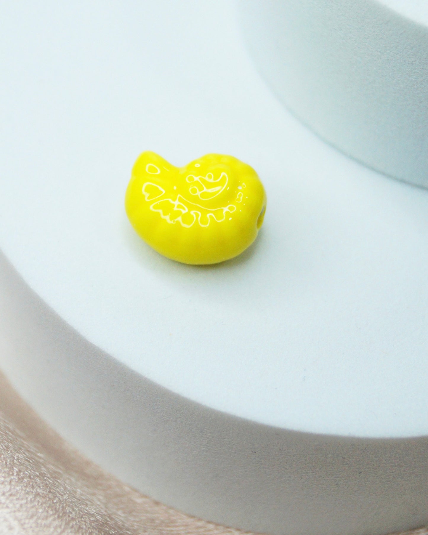 Breloque COQUILLAGE JAUNE