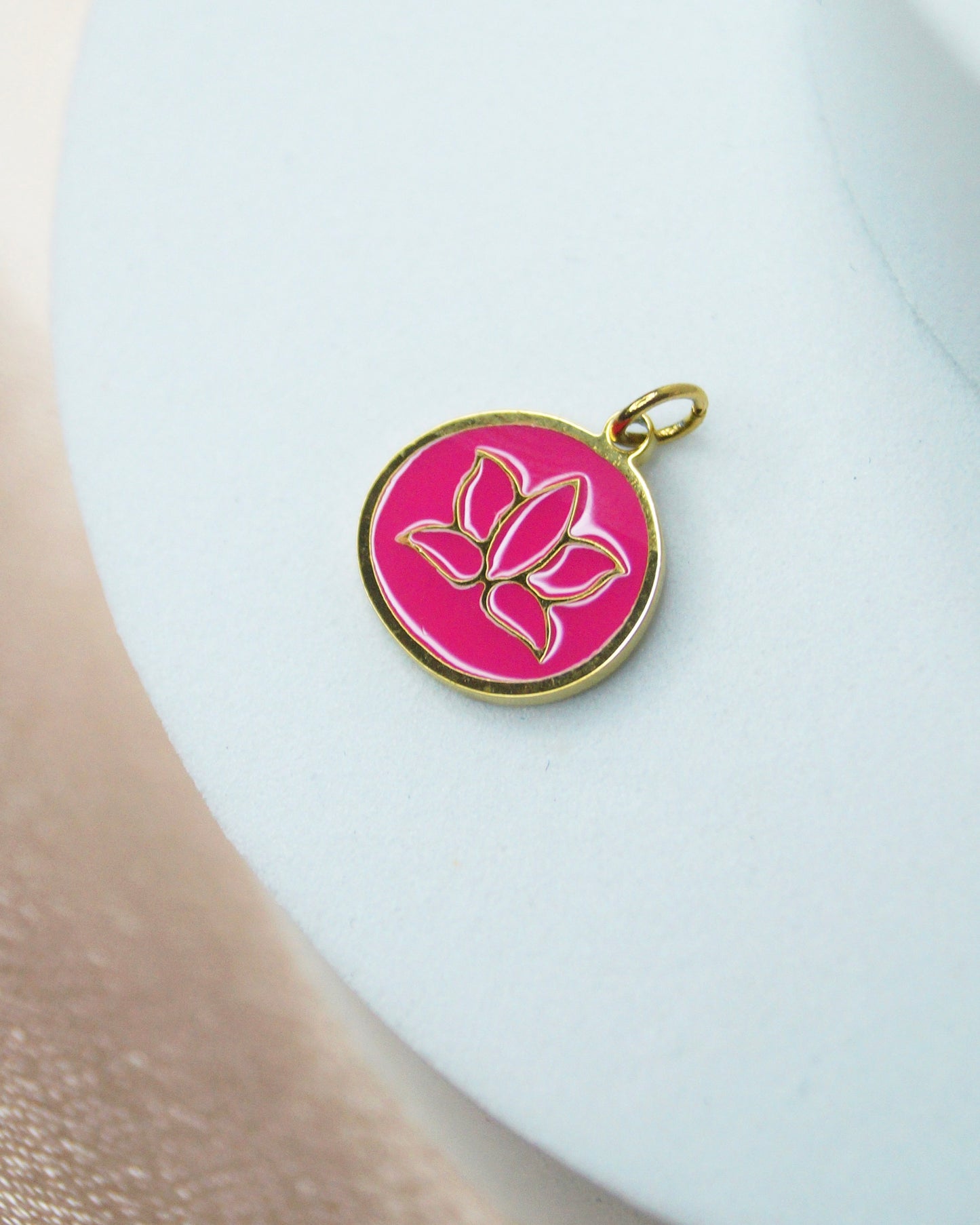 Petite breloque LOTUS ROSE