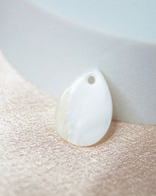 Breloque GOUTTE DE NACRE