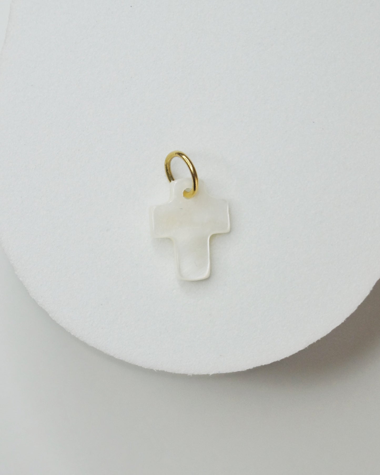 Breloque CROIX NACRÉE