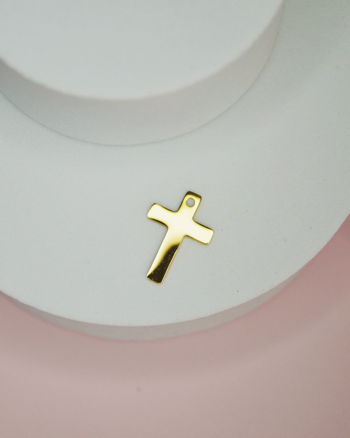 Breloque CROIX PLATE